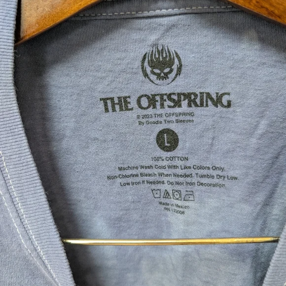 The Offsprings Tie Dye Blue And White Faded Skull & Flowers Graphic Tee. Size L - Picture 3 of 4